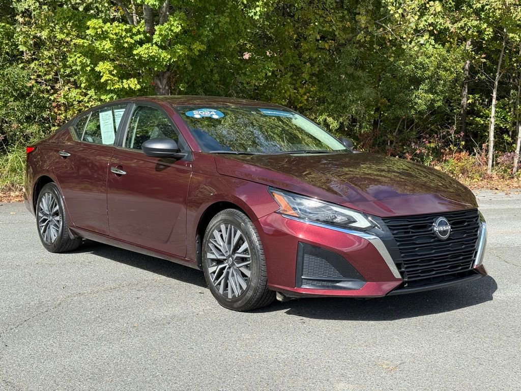 Used 2024 Nissan Altima 2.5 SV image 3