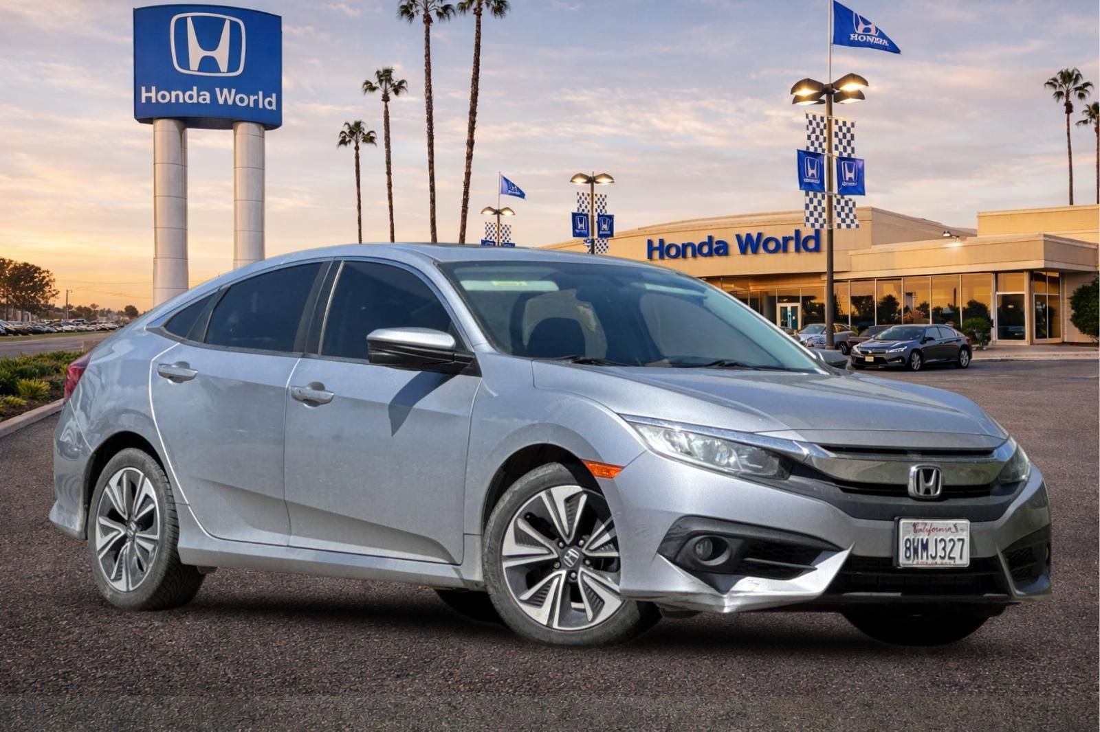 Used 2018 Honda Civic EX-T image 2