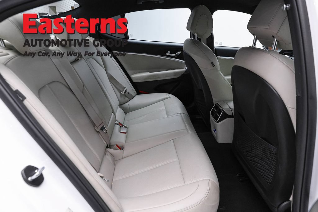 Used 2025 Genesis G70 2.5T RWD image 24
