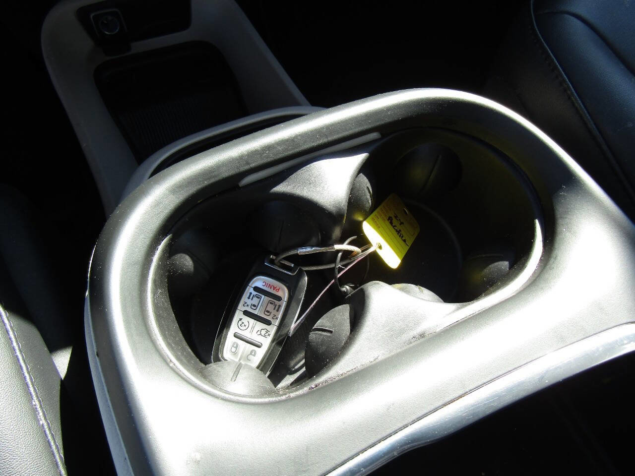 Used 2024 Chrysler Pacifica Touring-L image 17