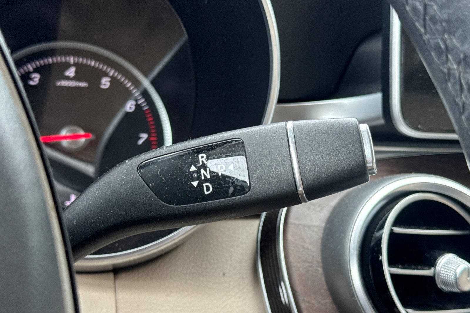 Used 2019 Mercedes-Benz GLC 300 4MATIC image 34