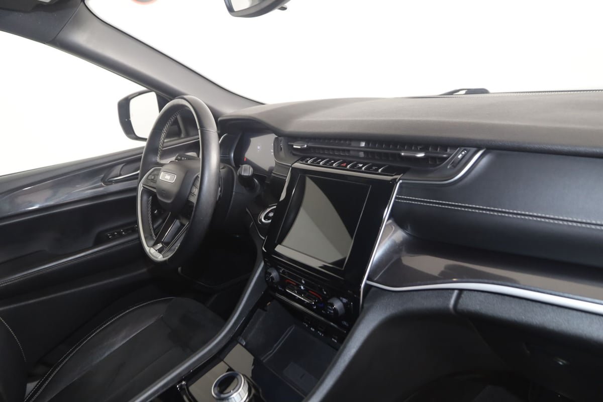 Used 2021 Jeep Grand Cherokee L Laredo AWD/4WD image 38