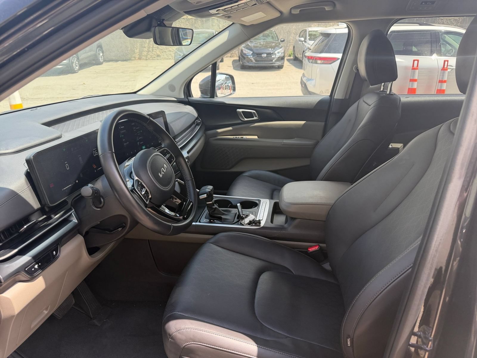Used 2026 Kia Carnival FWD image 29