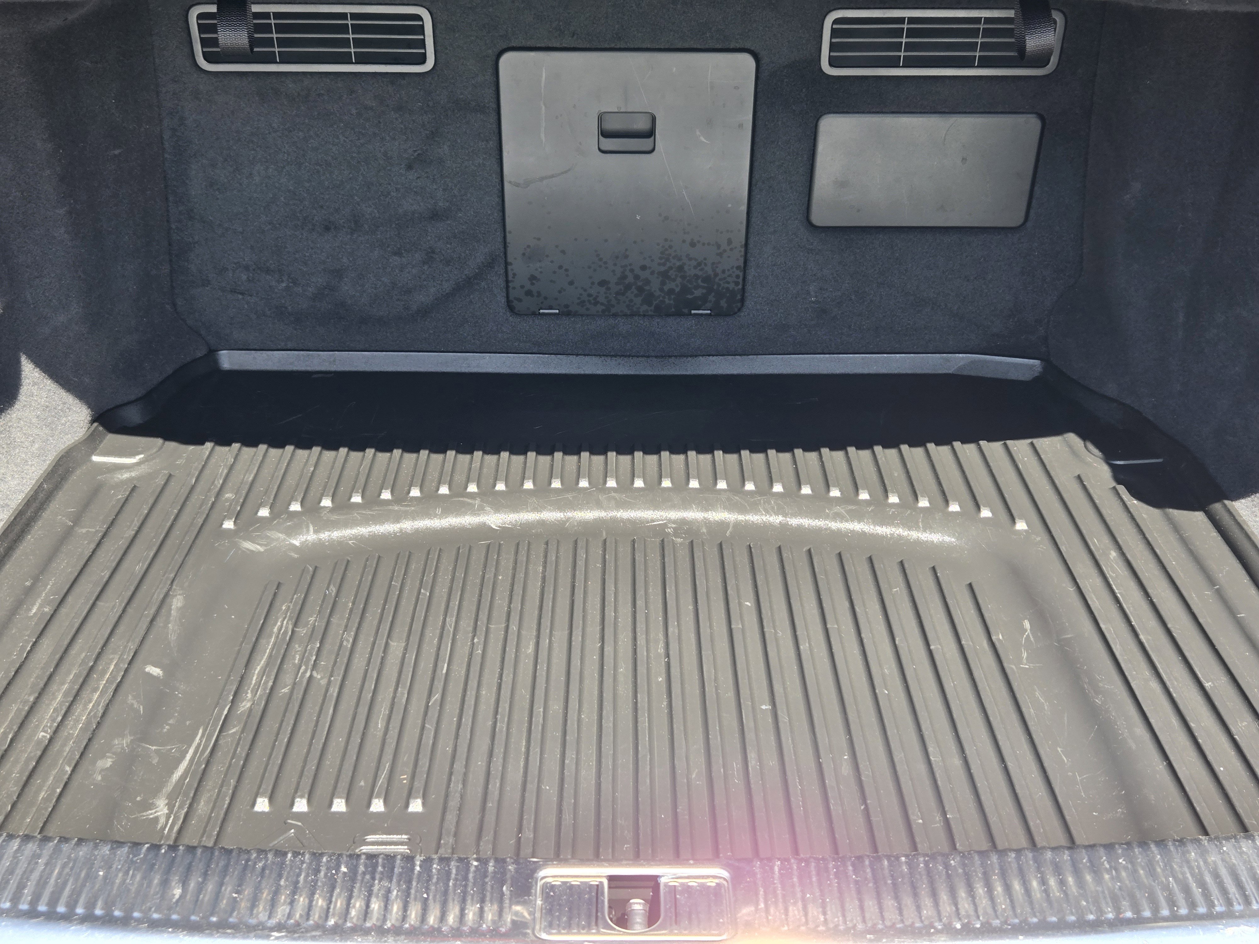 Used 2015 Audi A8 L 4.0T w/ Premium Package image 42