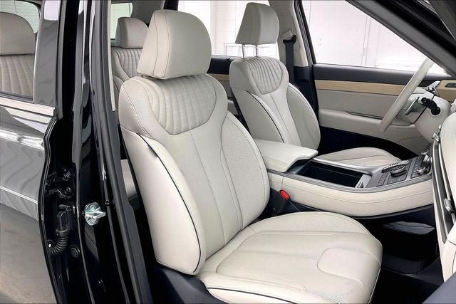 Certified 2025 Hyundai Palisade Limited AWD/4WD image 7