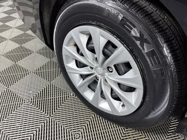 Used 2017 Toyota Camry LE FWD image 16