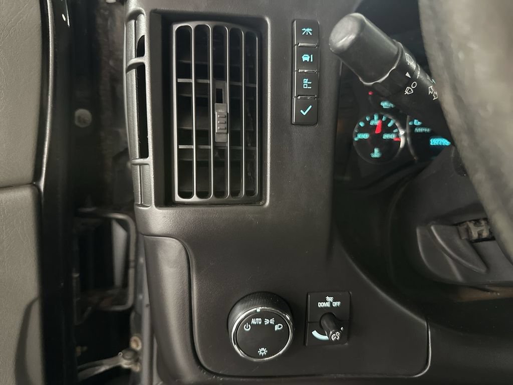 Used 2010 Chevrolet Express 2500 RWD image 31