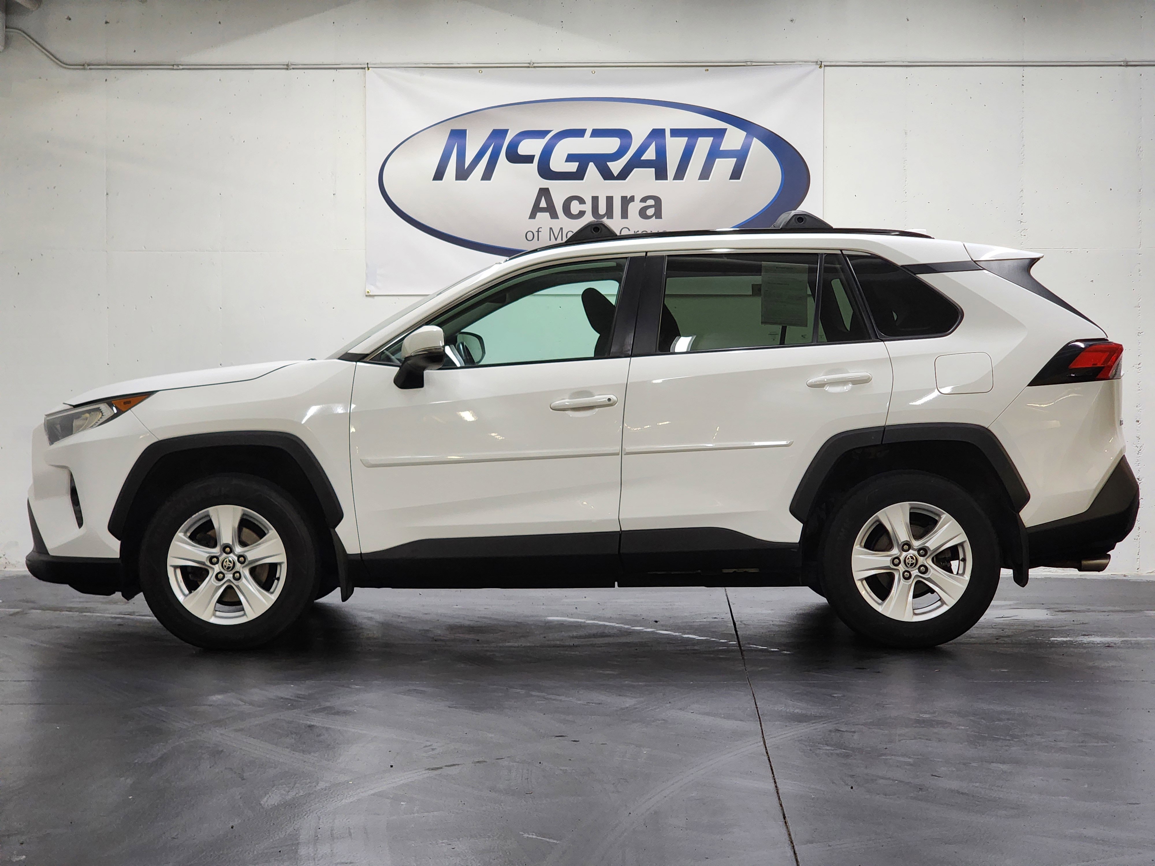 Used 2021 Toyota RAV4 XLE image 10