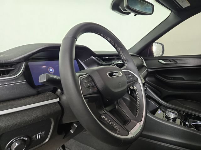 Used 2023 Jeep Grand Cherokee L Laredo AWD/4WD image 15