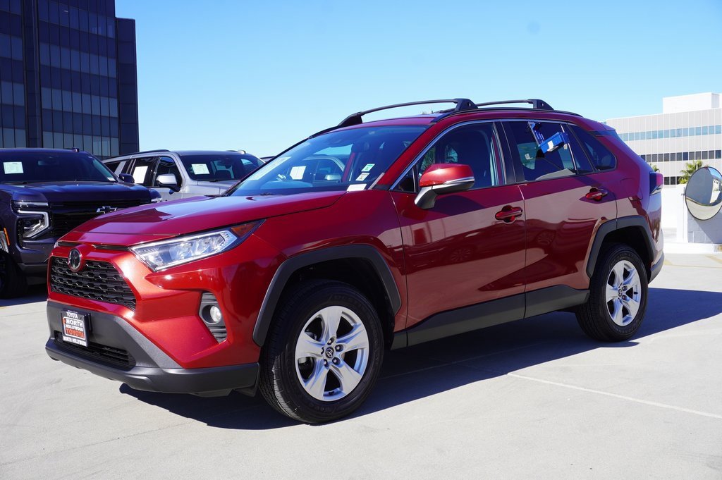 Used 2020 Toyota RAV4 XLE image 4
