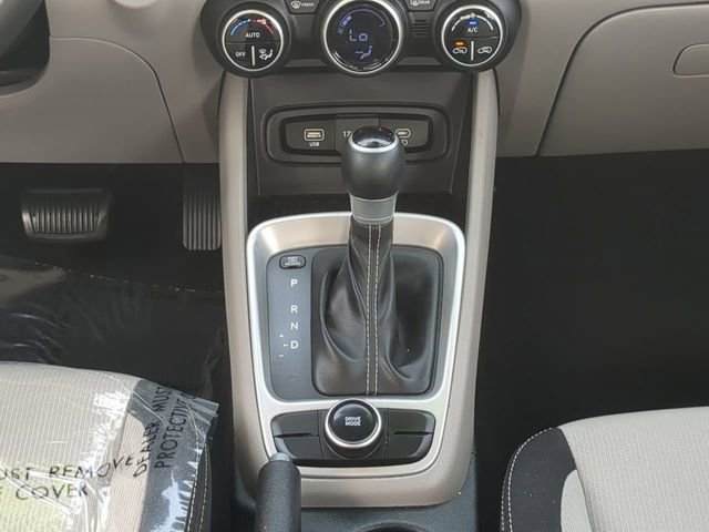 Used 2025 Hyundai Venue SEL FWD image 19