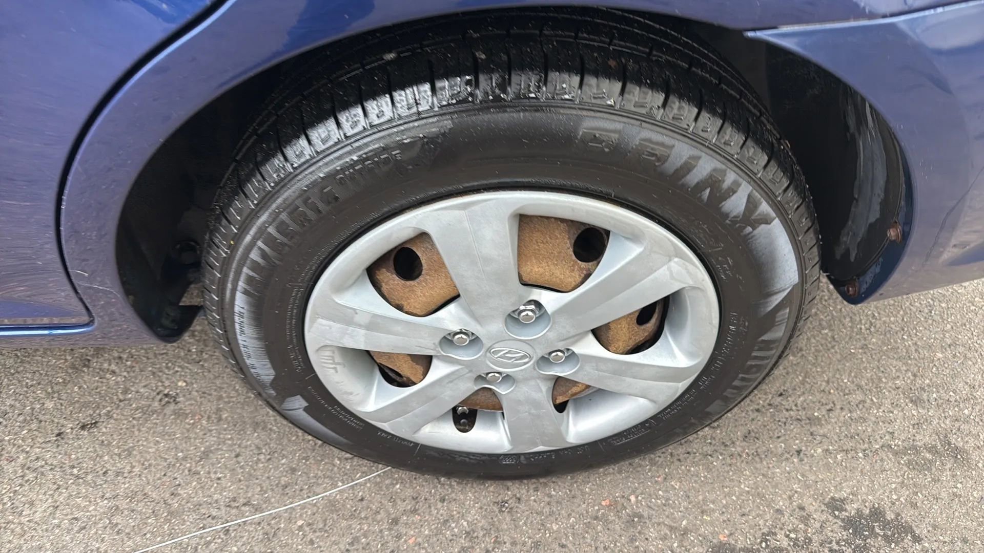 Used 2010 Hyundai Accent GLS w/ Premium Pkg 4 image 9