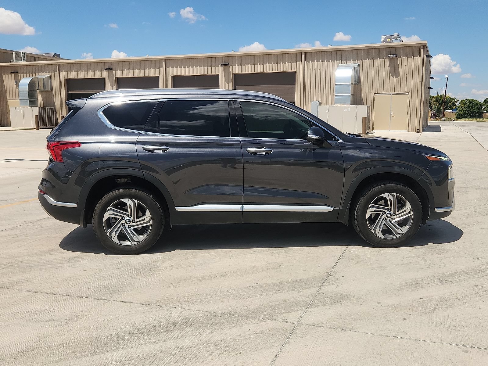 Used 2023 Hyundai Santa Fe SEL w/ Premium Package AWD/4WD image 5