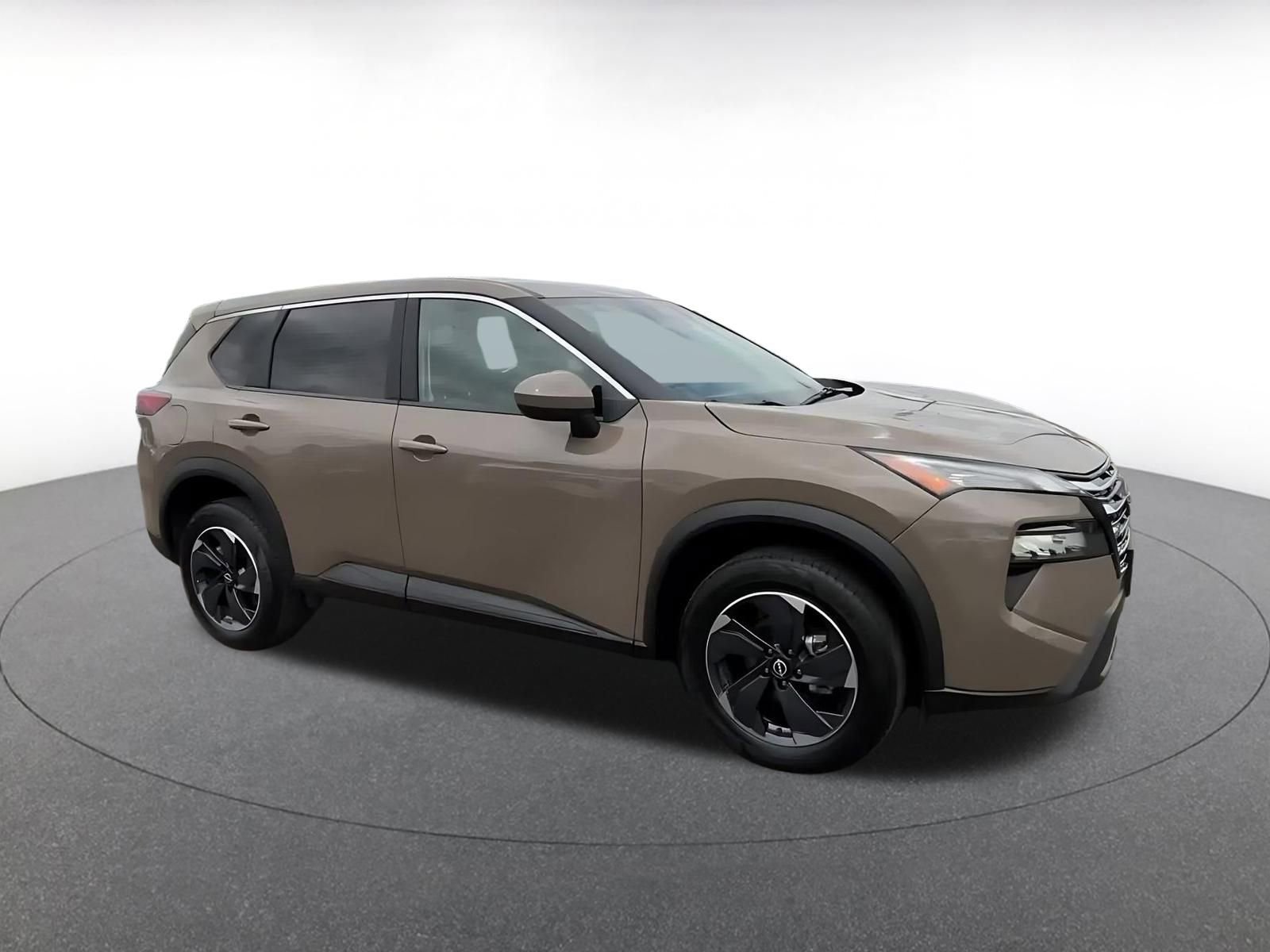 Used 2025 Nissan Rogue SV AWD/4WD image 2