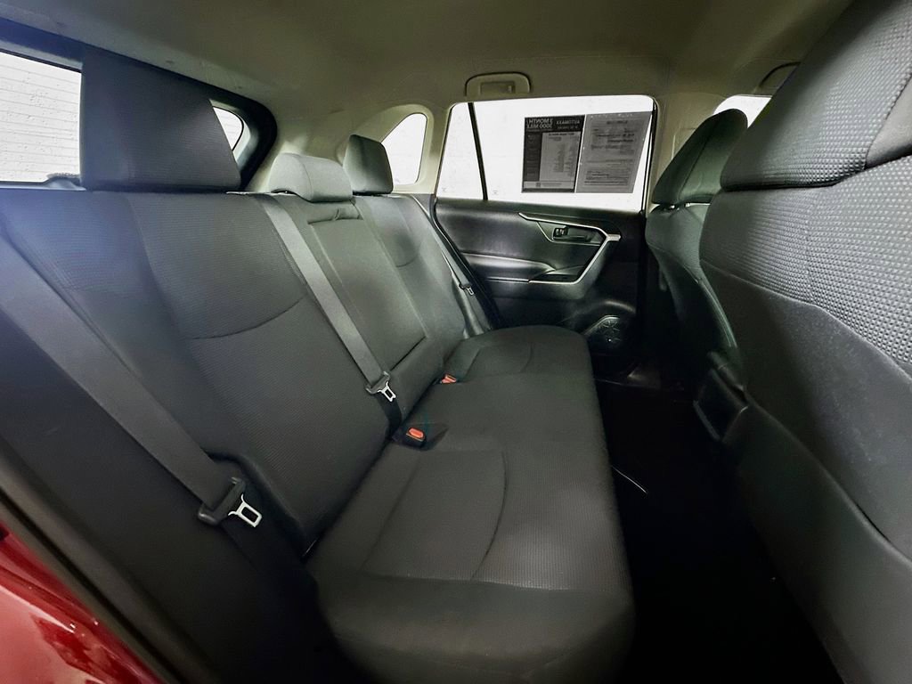 Used 2021 Toyota RAV4 LE image 10