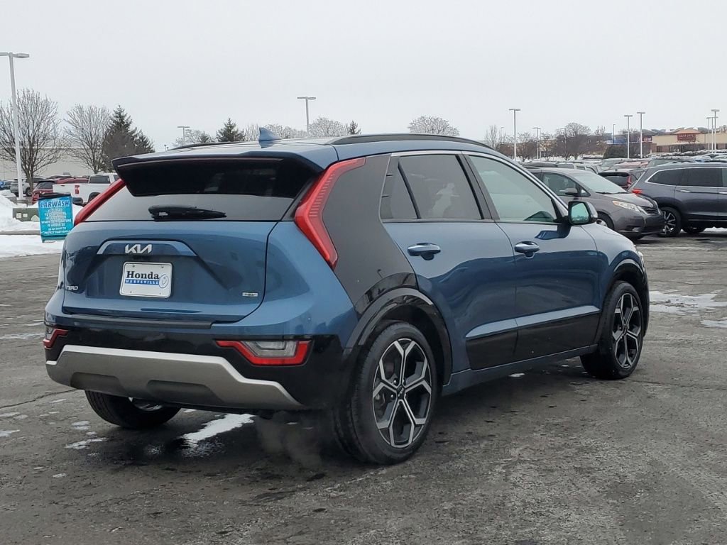 Used 2023 Kia Niro SX Touring image 7