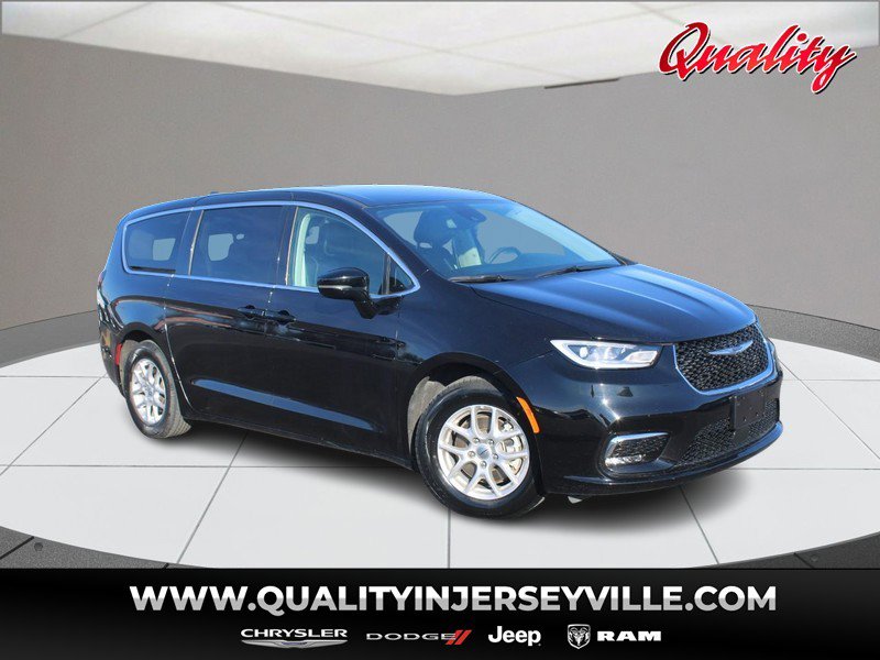 Used 2024 Chrysler Pacifica Touring-L