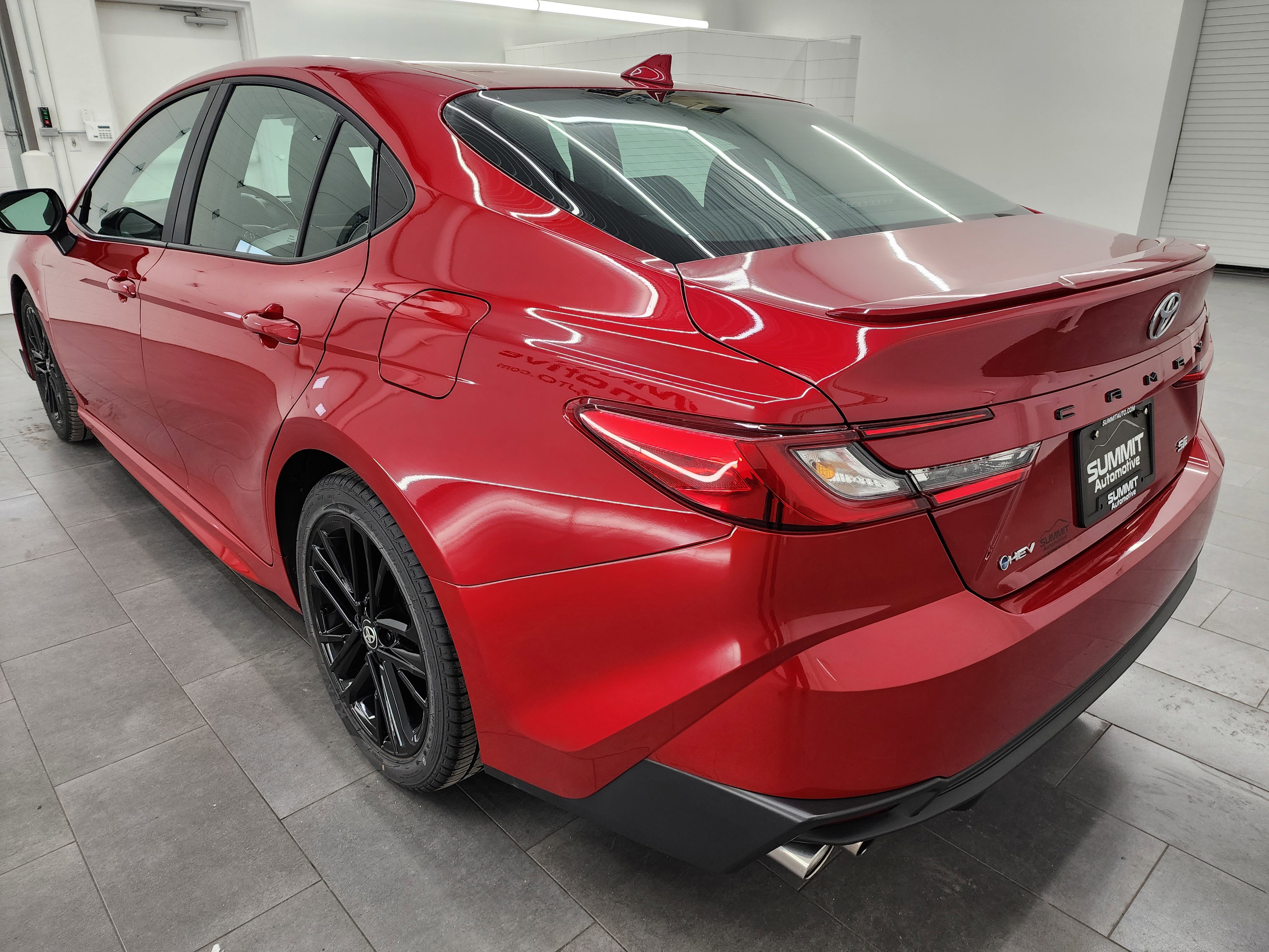 Used 2025 Toyota Camry SE image 6