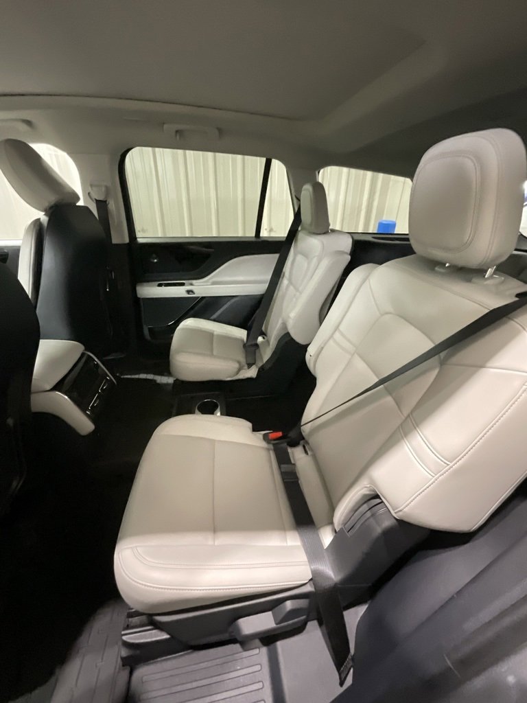 Used 2025 Lincoln Aviator Premiere w/ Jet Appearance Package image 11