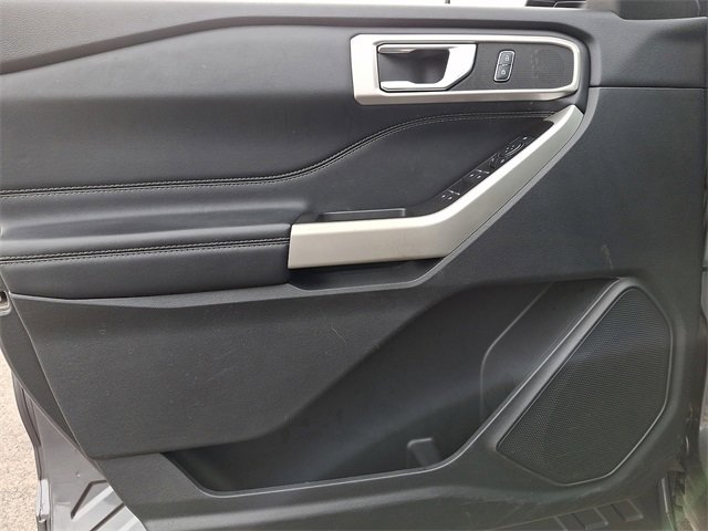Used 2022 Ford Explorer XLT w/ Equipment Group 202A image 12