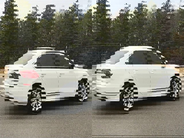 Used 2017 Volkswagen Passat 1.8T SEL Premium image 3