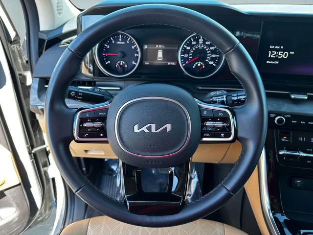 Used 2024 Kia Carnival EX image 16