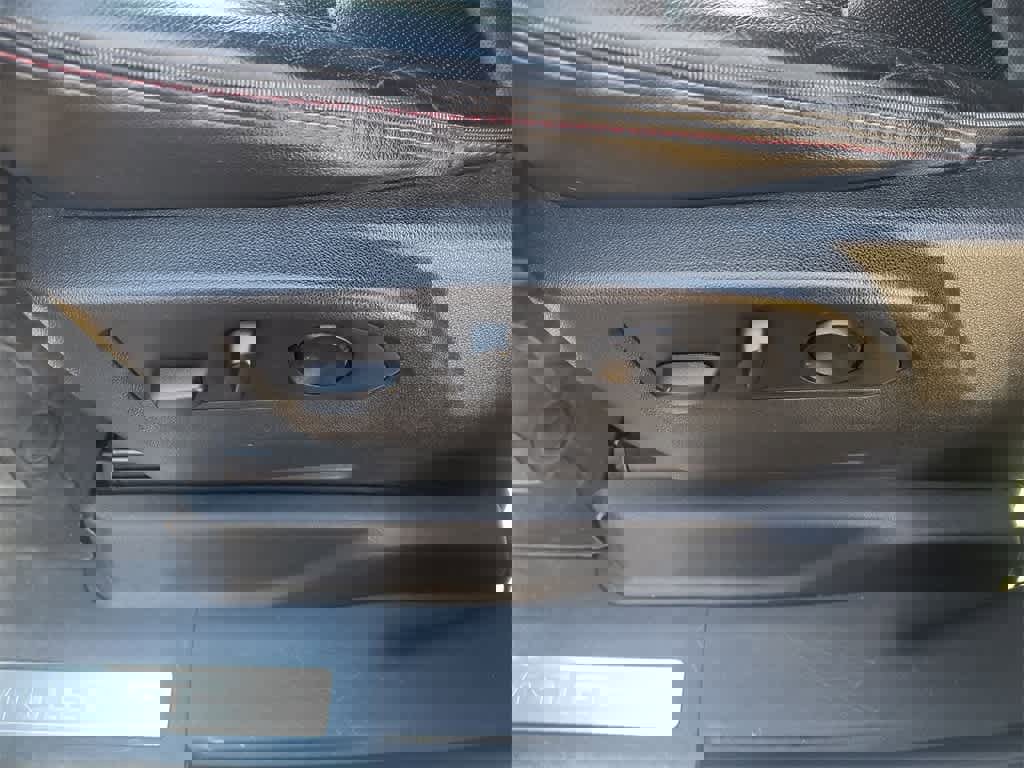 Used 2021 Chevrolet Suburban RST w/ Luxury Package image 12