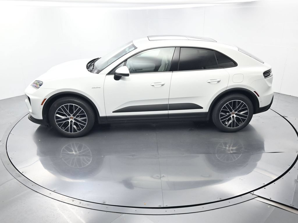 Certified 2025 Porsche Macan Electric RWD image 35