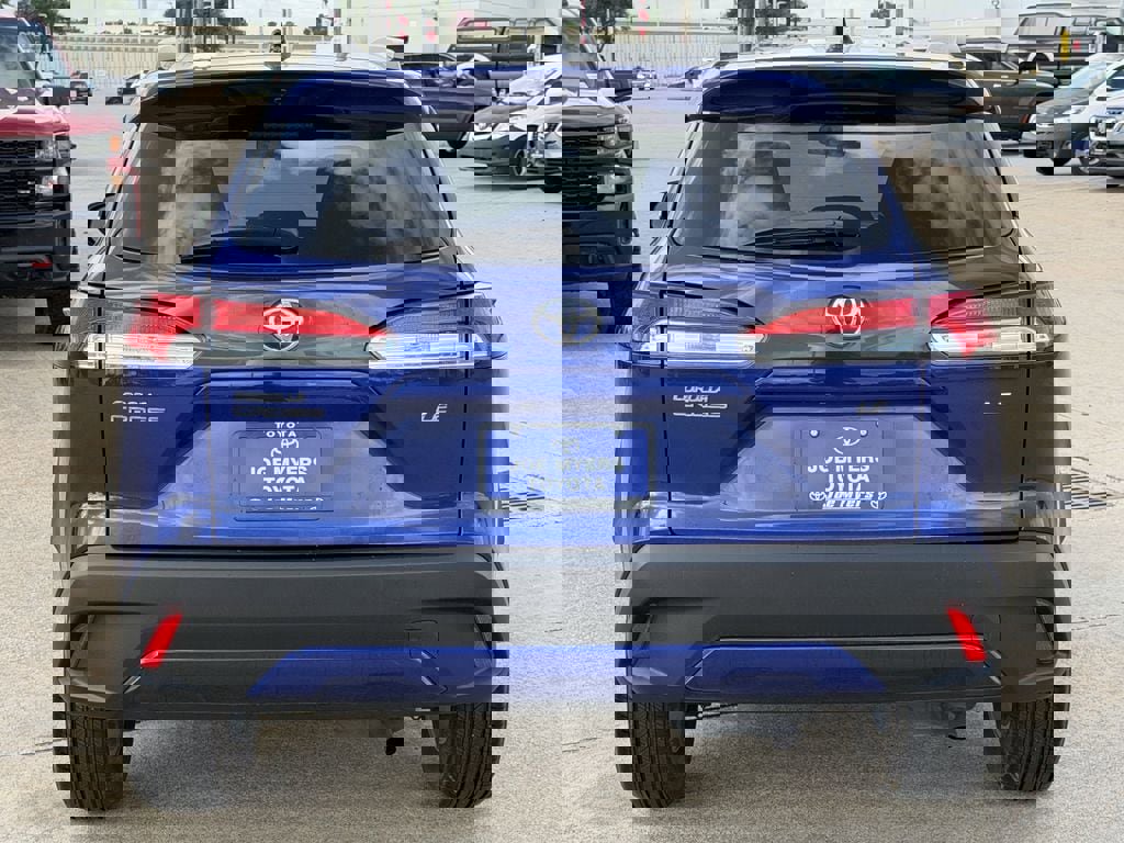 Used 2025 Toyota Corolla Cross LE FWD image 8