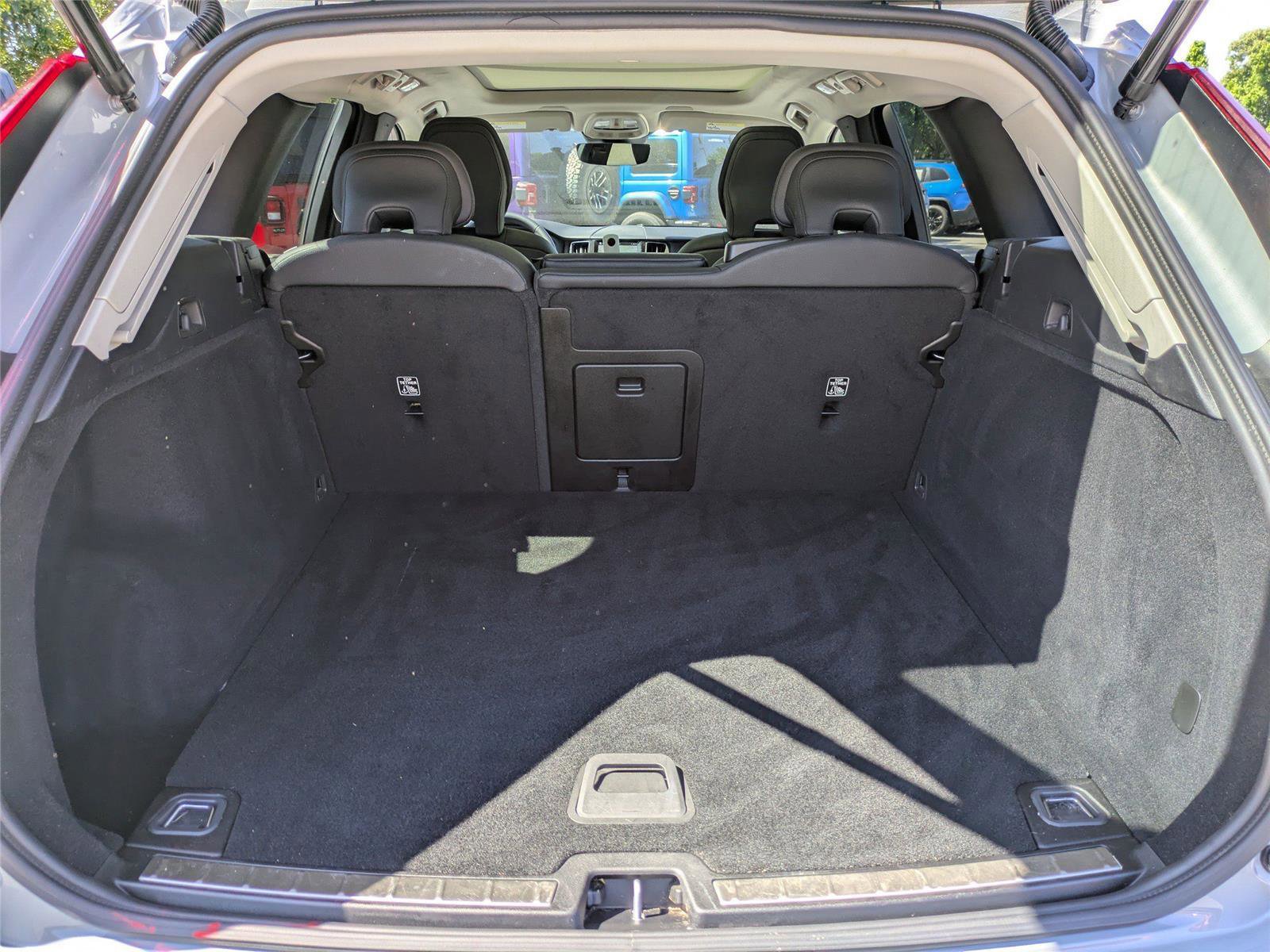 Used 2024 Volvo XC60 B5 Plus AWD/4WD image 15