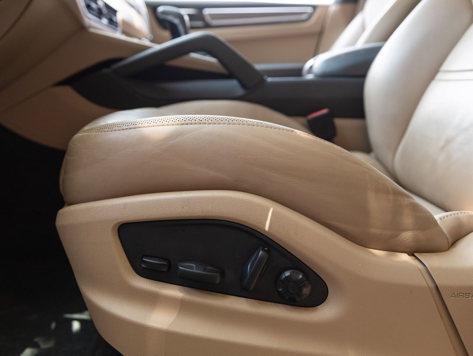 Certified 2023 Porsche Cayenne Platinum Edition AWD/4WD image 22