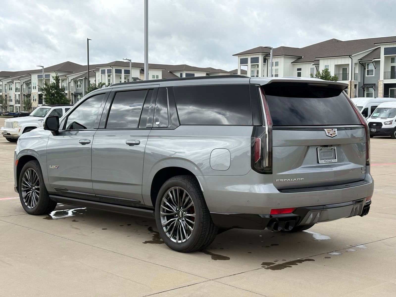 Used 2024 Cadillac Escalade ESV V w/ Heavy-Duty Trailer Package AWD/4WD image 5