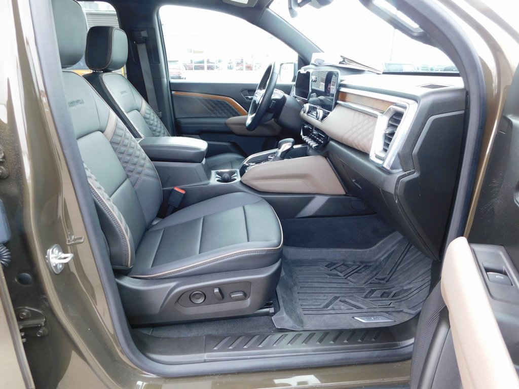 Used 2024 GMC Canyon Denali image 25