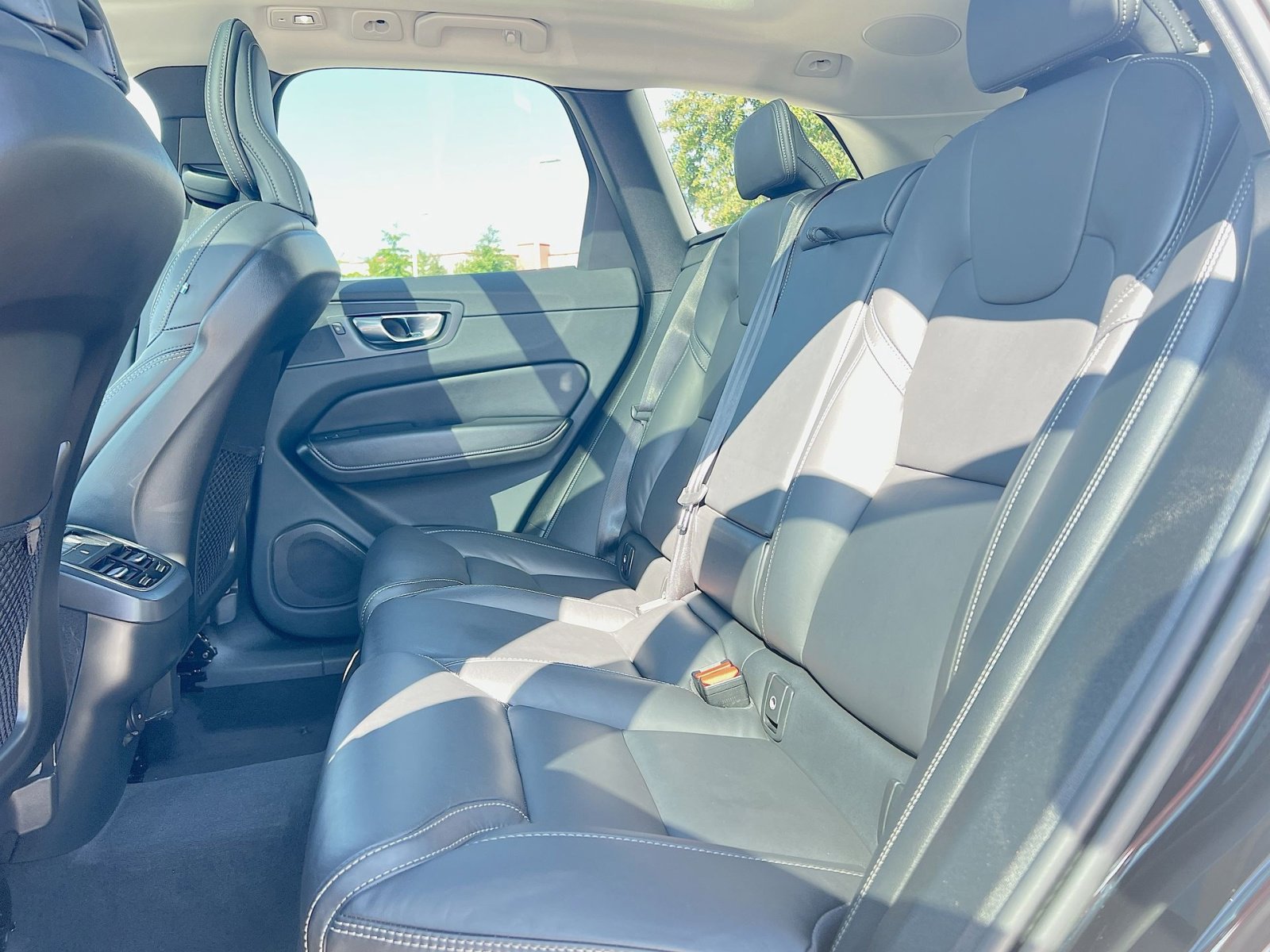 Certified 2023 Volvo XC60 B6 Ultimate w/ Climate Package image 25