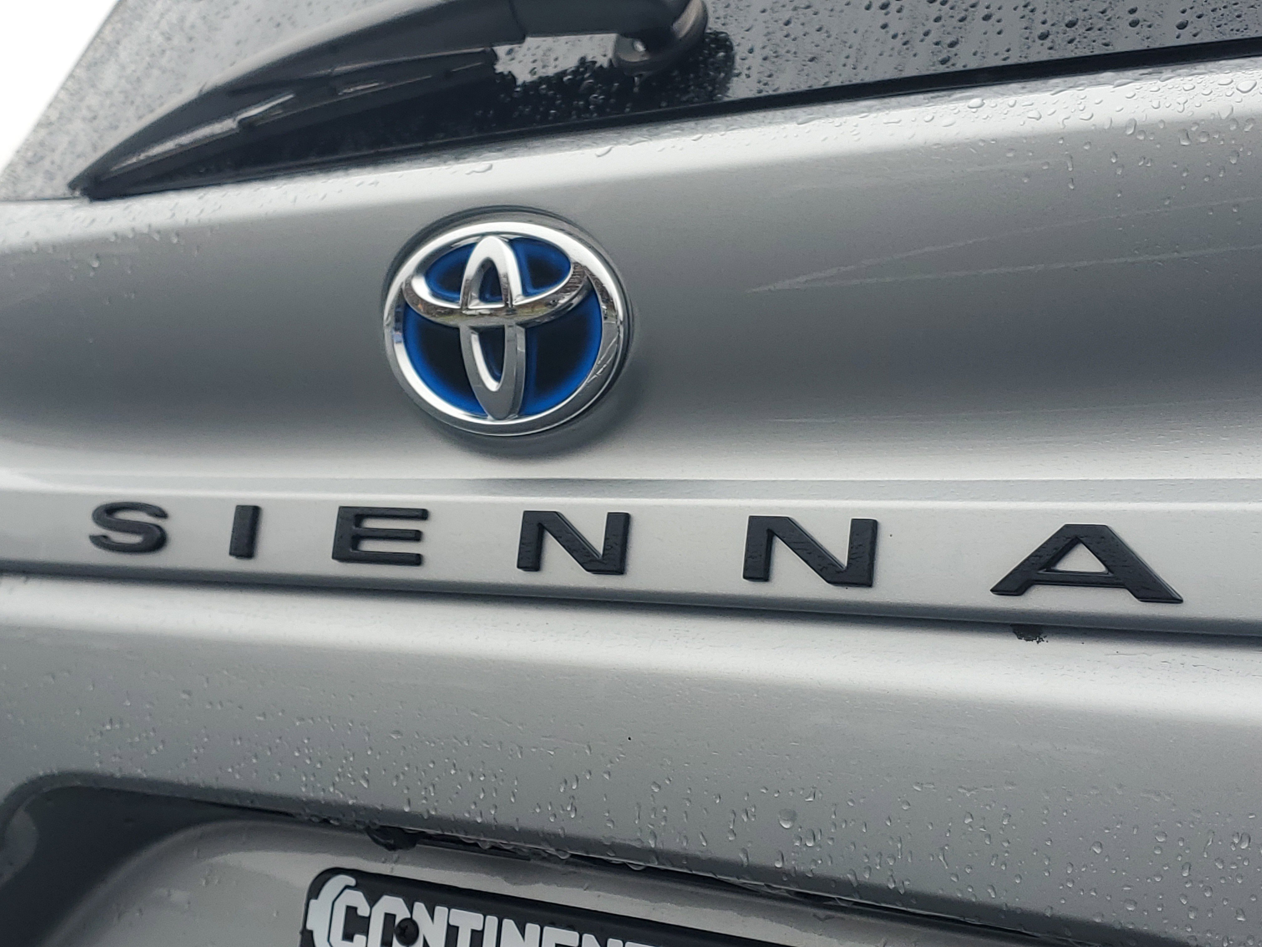 Certified 2024 Toyota Sienna XLE image 7