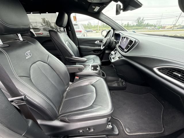 Used 2021 Chrysler Pacifica Touring-L w/ Uconnect Theater Family Group AWD/4WD image 26