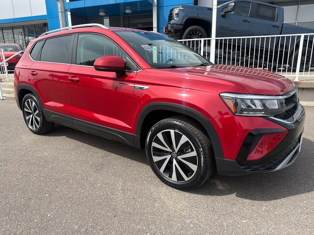 Used 2023 Volkswagen Taos SE w/ Panoramic Sunroof Package image 7