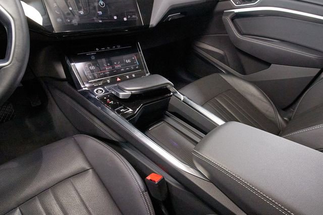 Used 2023 Audi e-tron Premium Plus w/ Premium Plus Package AWD/4WD image 15