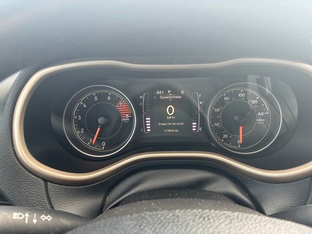 Used 2018 Jeep Cherokee Latitude AWD/4WD image 11