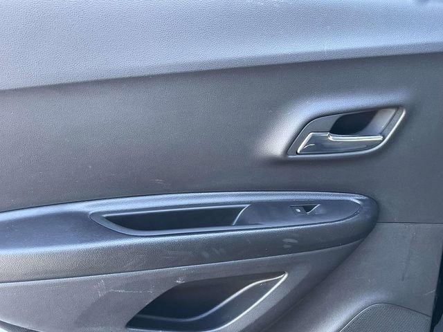 Used 2022 Chevrolet Trax LS w/ Tint and Cruise Package image 23