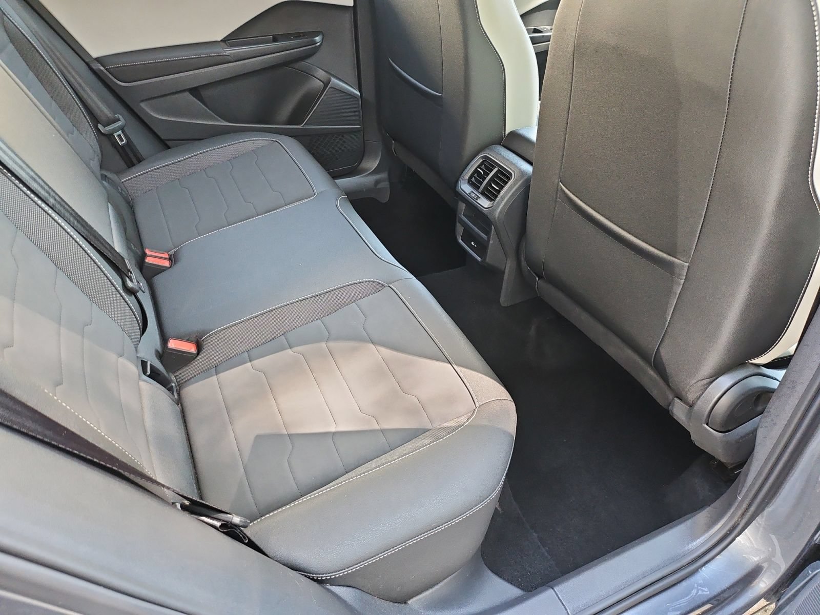 Used 2025 Volkswagen Taos SE FWD image 30