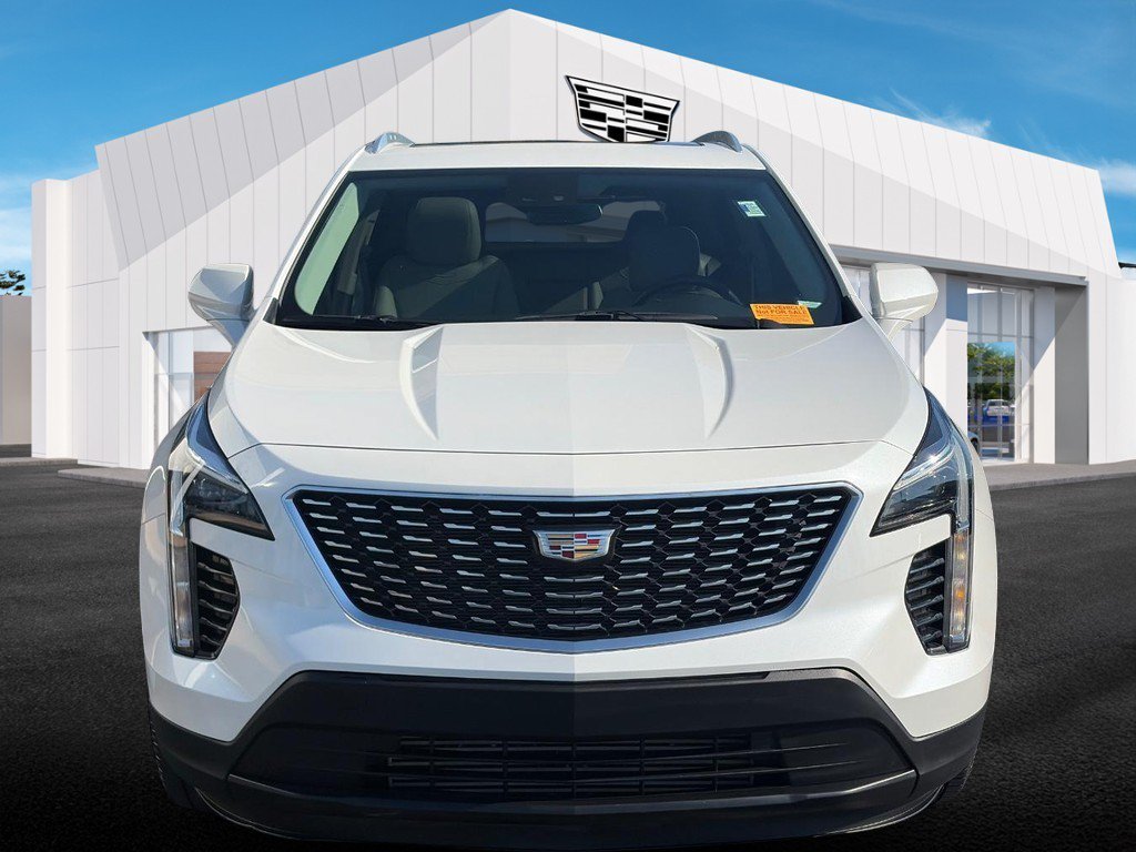 Certified 2022 Cadillac XT4 Luxury w/ Driver Awareness Package FWD image 2