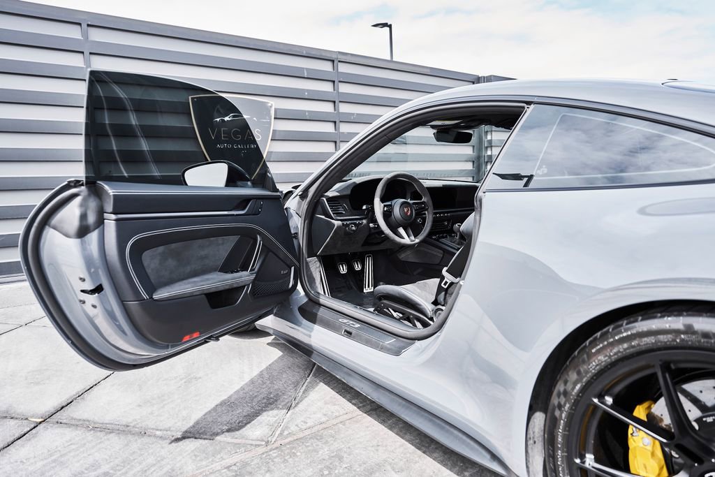 Used 2025 Porsche 911 GT3 RWD image 31