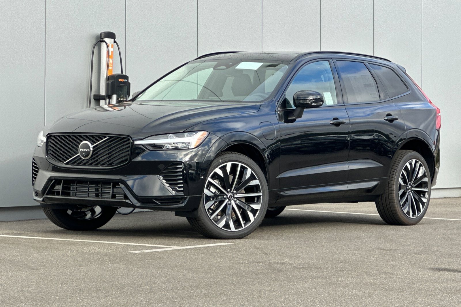 New 2026 Volvo XC60 T8 Ultra w/ Protection Package Premier video 1