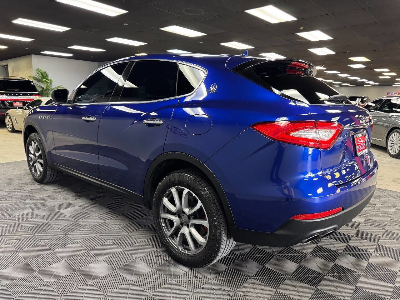 Used 2017 Maserati Levante image 10