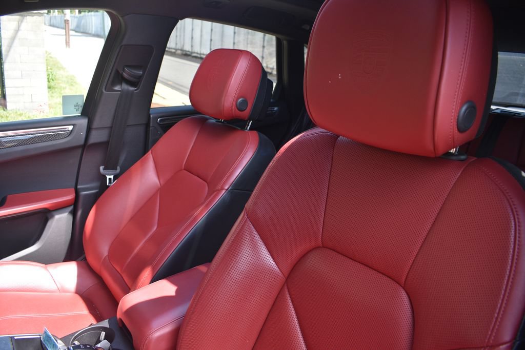 Used 2023 Porsche Macan Turbo AWD/4WD image 10