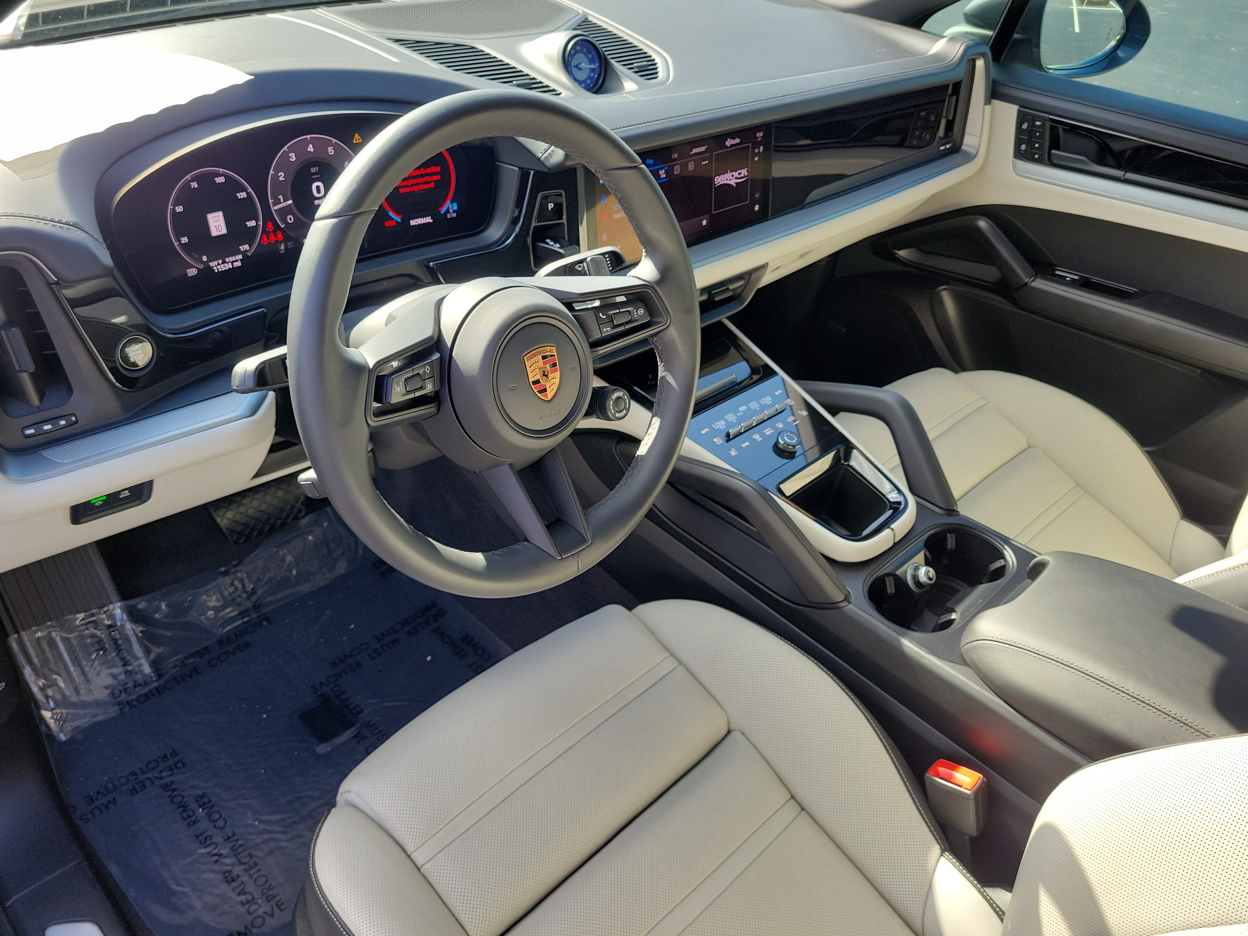 Used 2025 Porsche Cayenne Coupe AWD/4WD image 23
