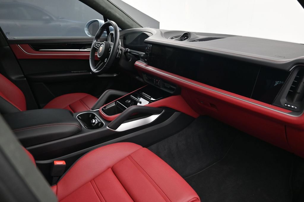 Certified 2025 Porsche Cayenne GTS AWD/4WD image 14