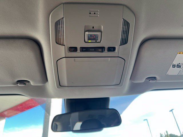 Used 2021 Toyota Highlander LE AWD/4WD image 22