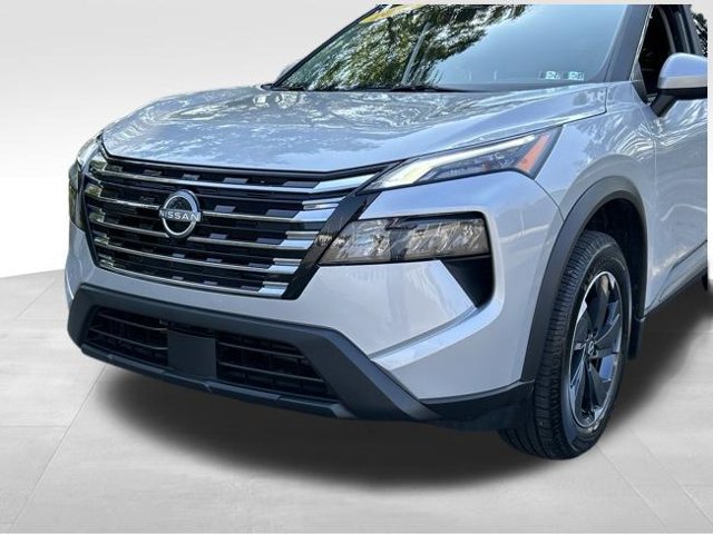 Used 2025 Nissan Rogue SV AWD/4WD image 9